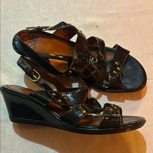 Sofft Patent Leather Black Wedge Studded Sandals Comfort Size 10 Preowned - Picture 2 of 12